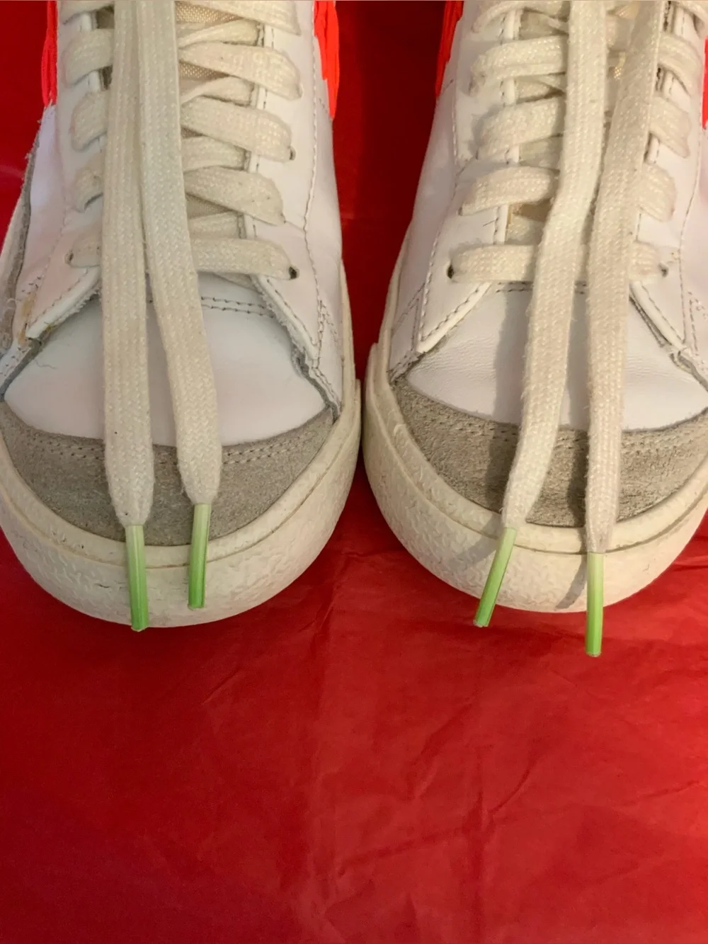 NIKE